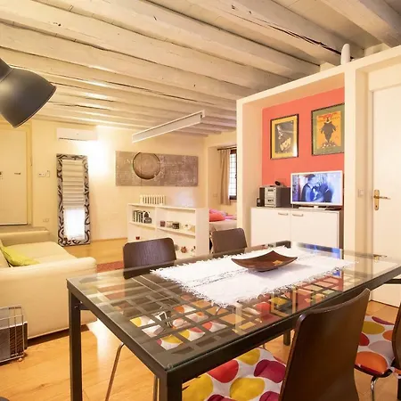 Lovely Apartment Sottoriva Verona Buitenkant foto